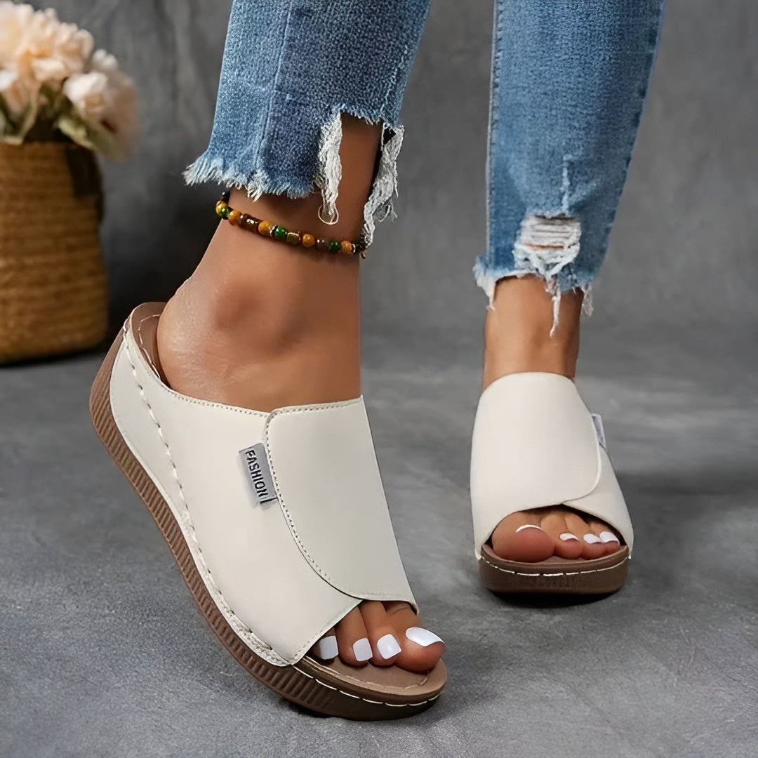 Jean™ – Comfortable orthopaedic sandals with a sleek design