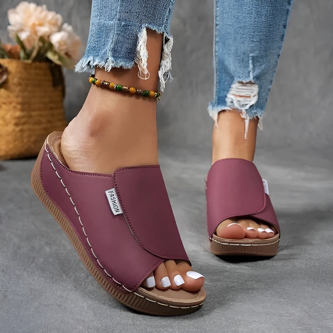 Jean™ – Comfortable orthopaedic sandals with a sleek design
